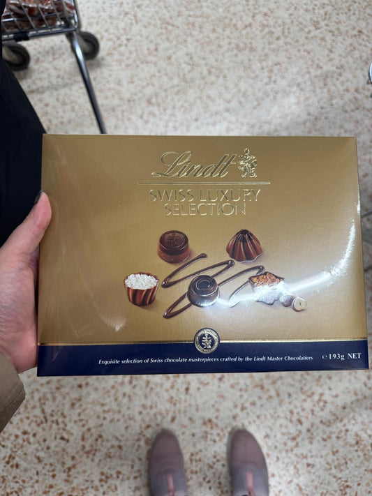(預購商品) Lindt Swiss Luxury Selection 193g 瑞士高級朱古力禮盒